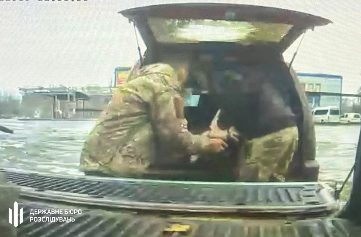 В Донецкой области военный инструктор пытался продать пулеметы и боеприпасы, - ГБР