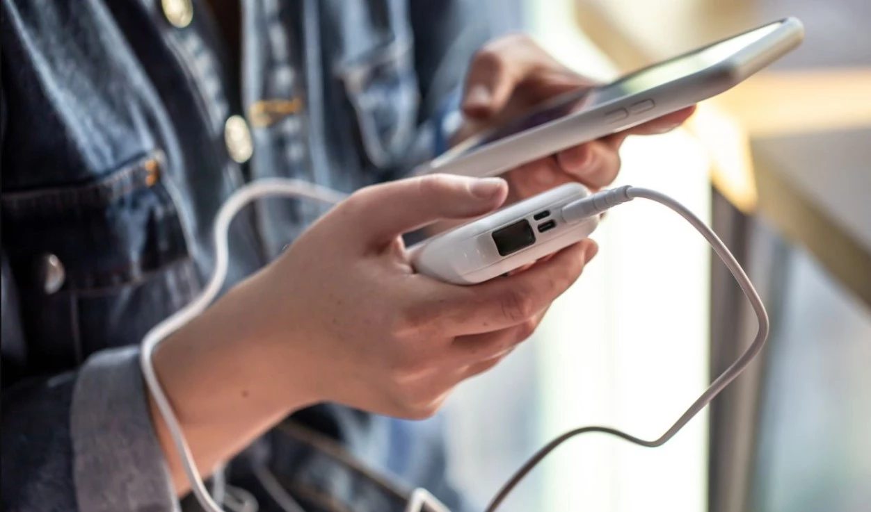 Можно ли использовать телефон во время зарядки: вот что говорят эксперты