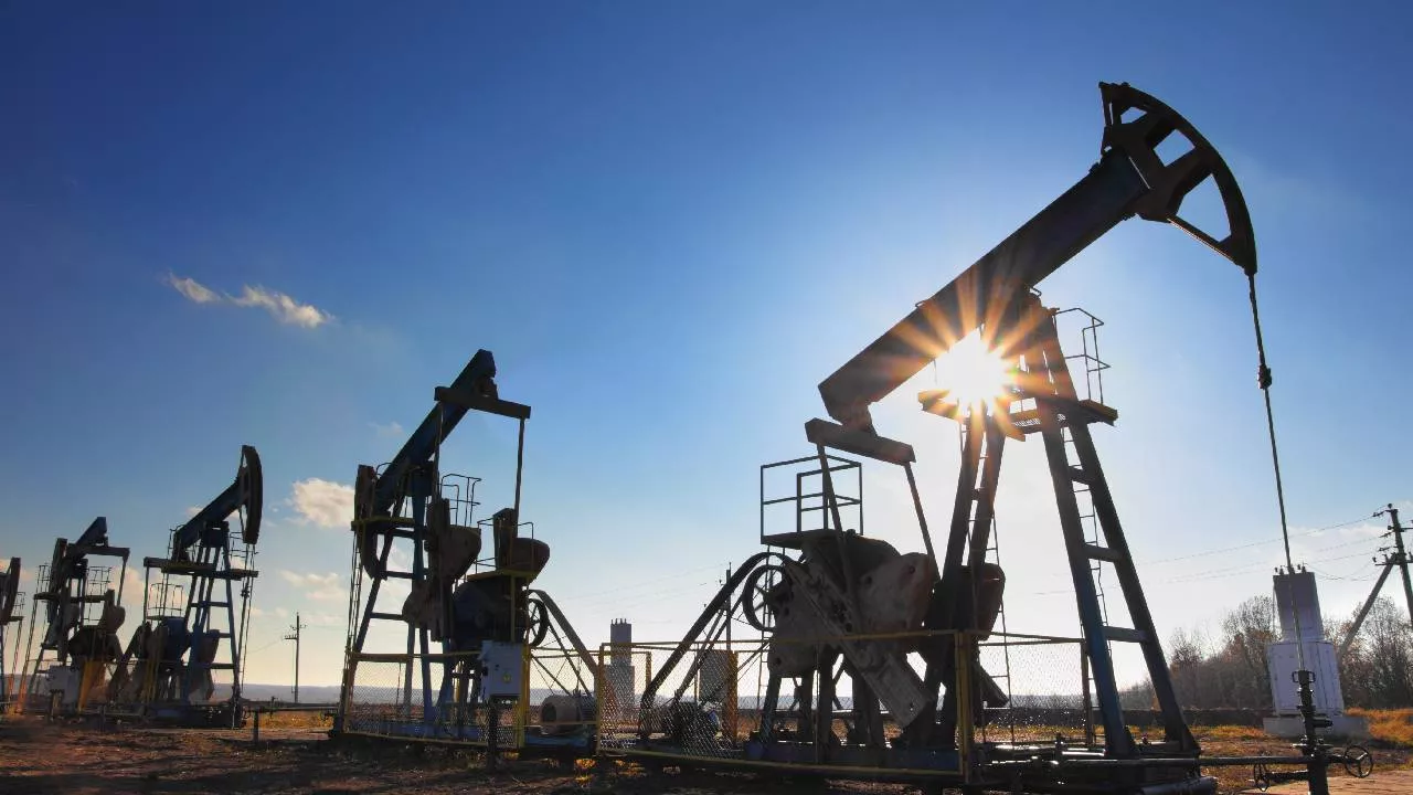 Некоторым странам уже в июне грозит дефицит нефти, - Bloomberg