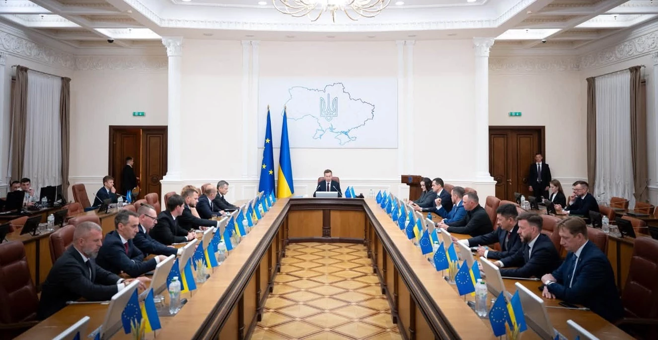 Кабмін призначив в.о. глав Міноборони та МЗС і оголосив про реорганізацію міністерств