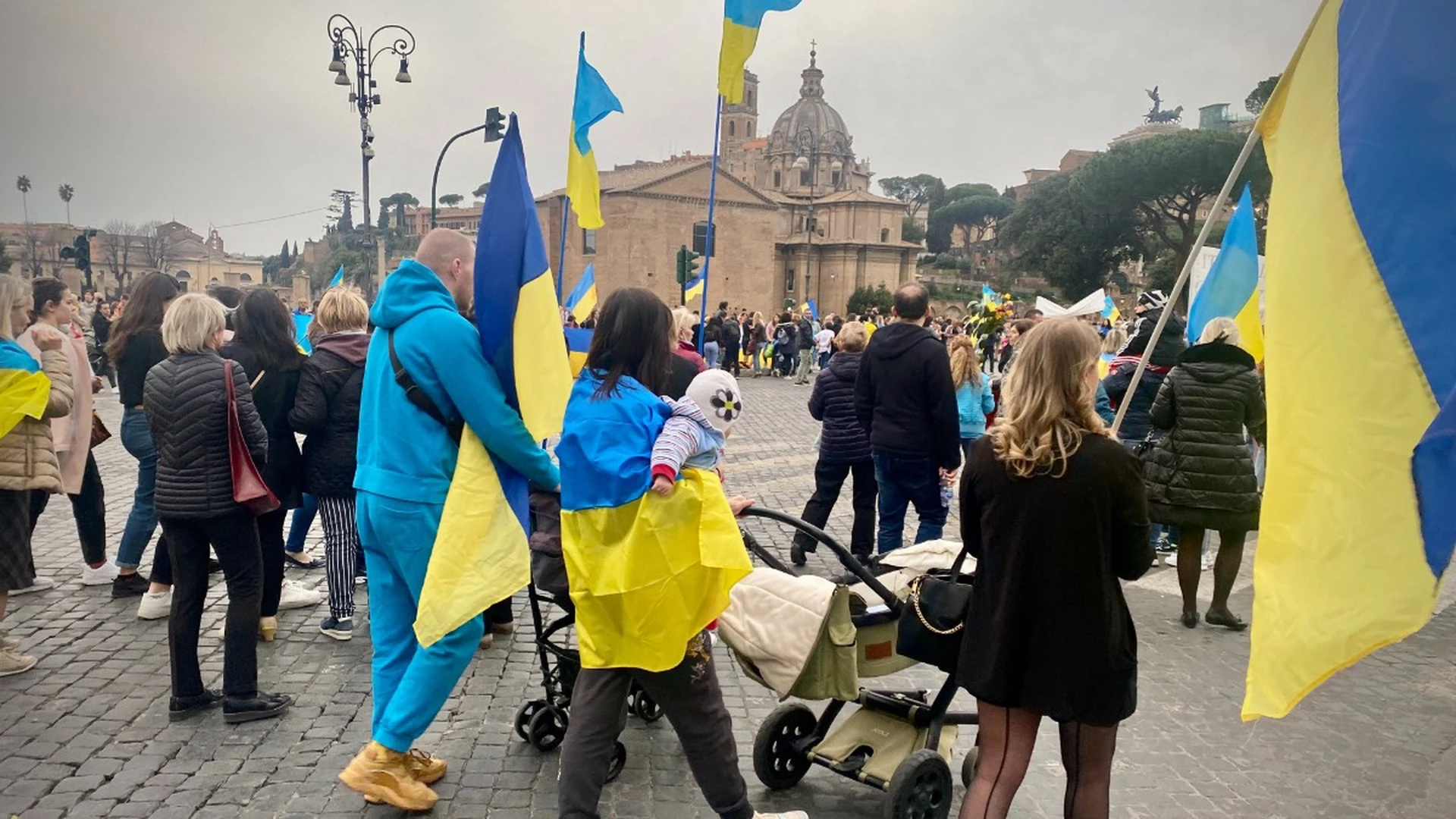 Более 5,7 млн украинцев находятся за границей: в каких странах больше всего беженцев