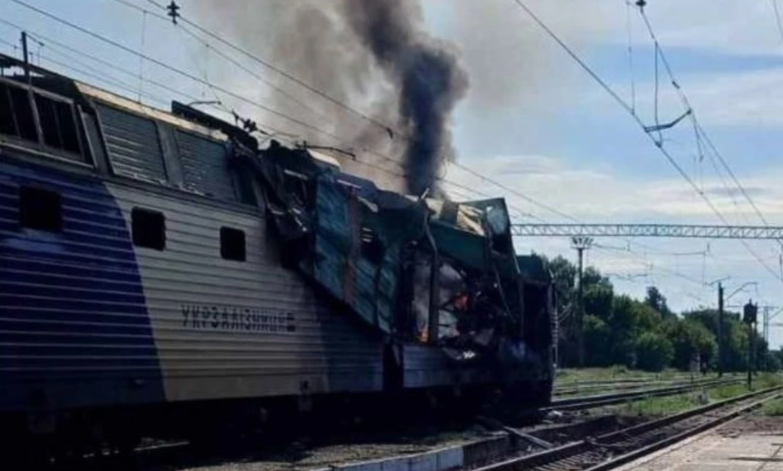 Пассажирские поезда третьи сутки не курсируют в Запорожье из-за российских обстрелов