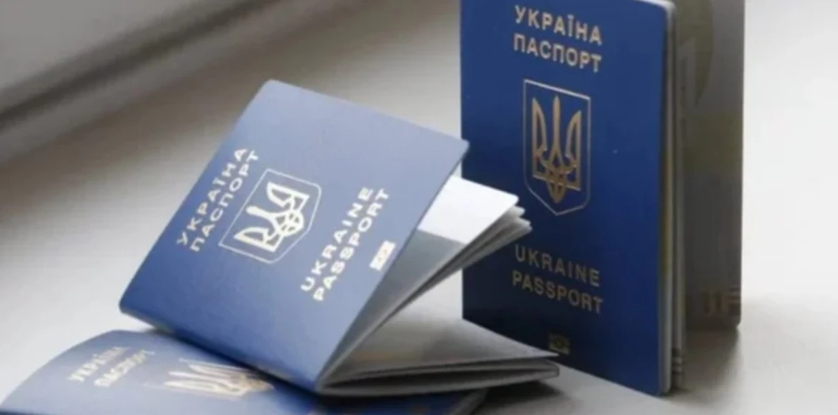 Срок действия, чистые страницы и повреждения: в Миграционной службе объяснили, когда загранпаспорт не позволит выехать за границу