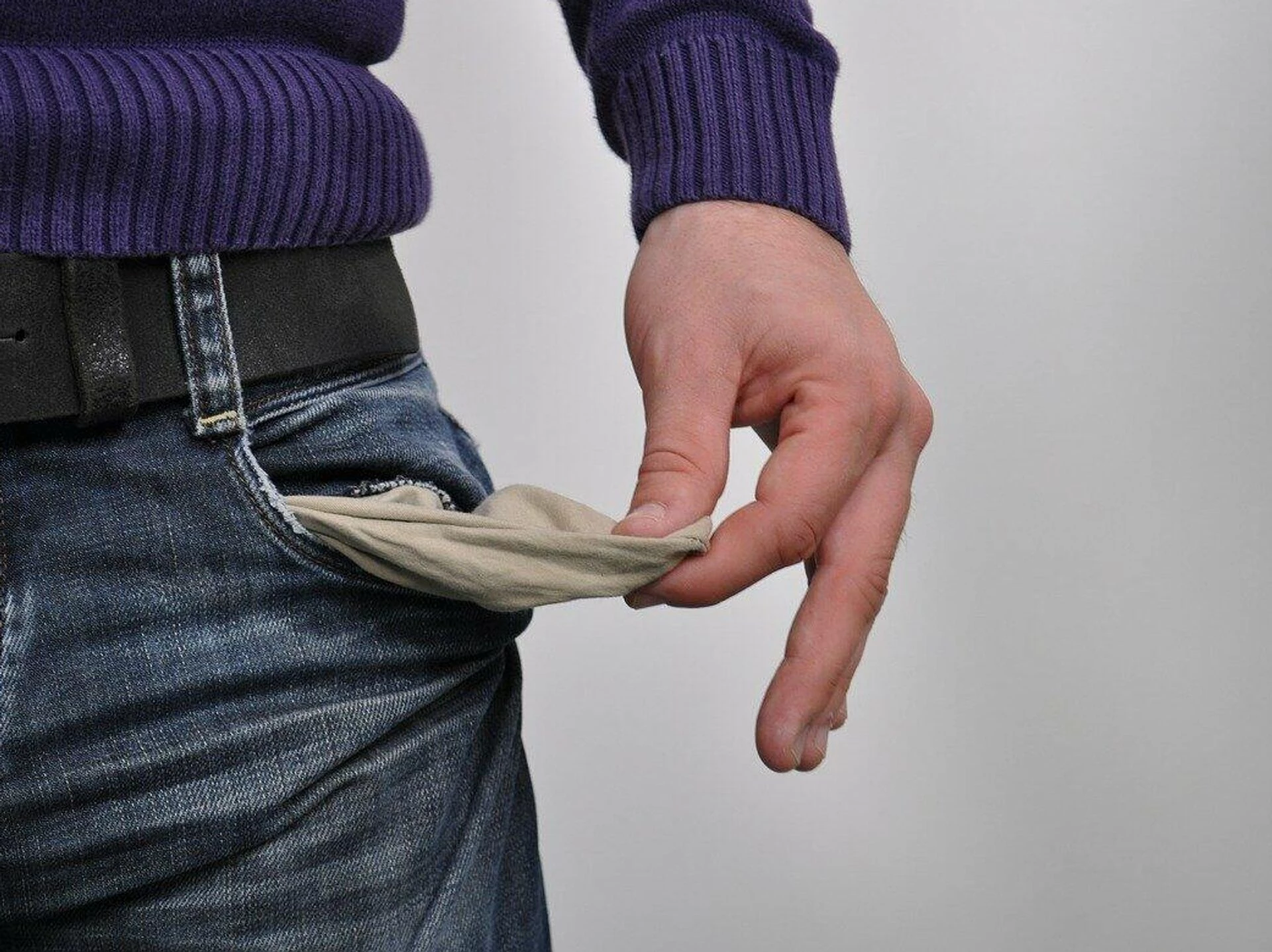 Постоянную нехватку денег испытывают 73% украинцев, - исследование