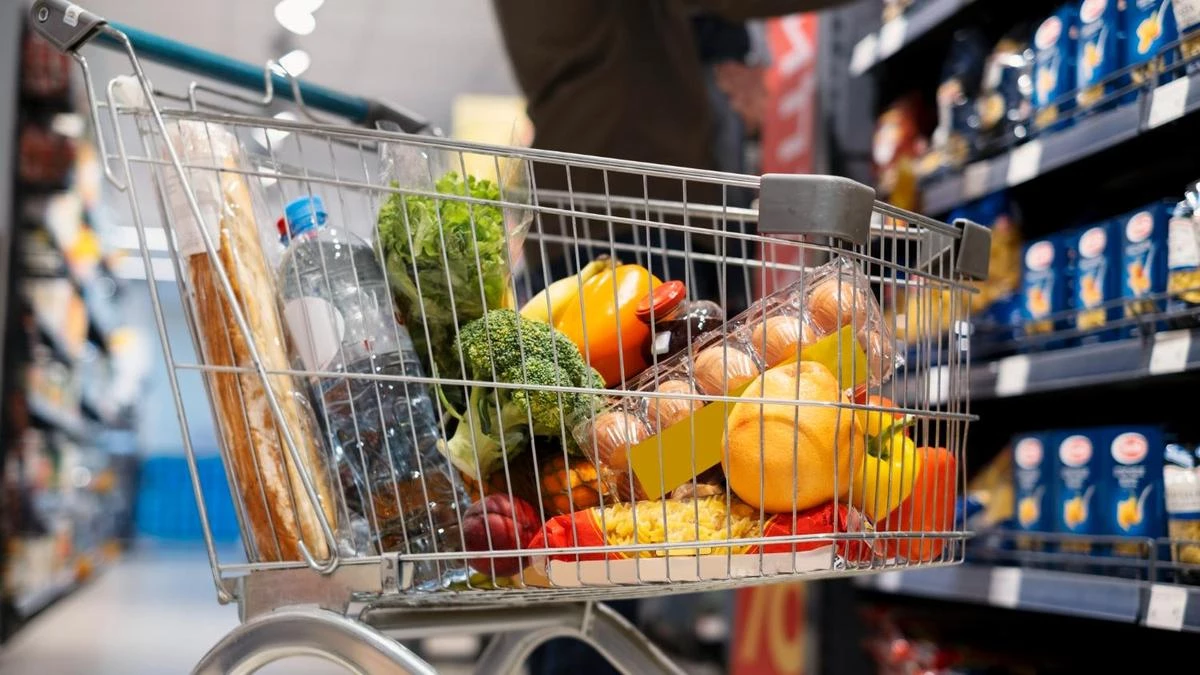 Падіння цін у серпні: на яких продуктах можна буде заощадити