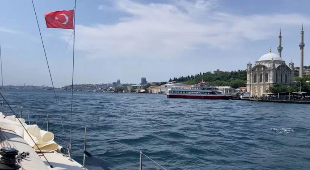 Турция ограничила движение в Дарданеллах из-за атак БПЛА в Черном море— Bloomberg