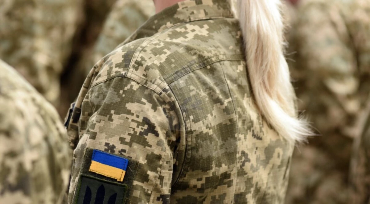 В Украине зарегистрировали петицию об обязанности проходить военную службу женщинам без детей