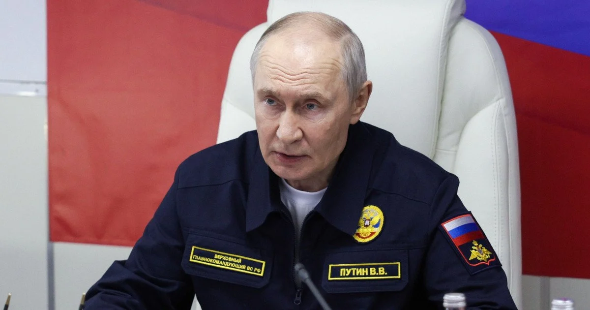 Путин в новой форме принял участие в учениях Тихоокеанского флота
