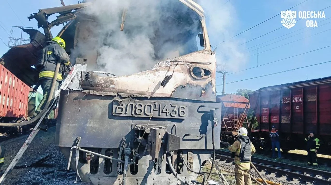 В Одесской области дрон ударил по поезду с более чем 300 пассажирами, погибли машинист и его помощник