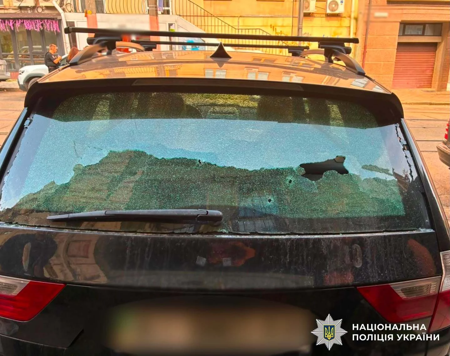 В Киеве мужчина из-за конфликта «расстрелял» автомобиль