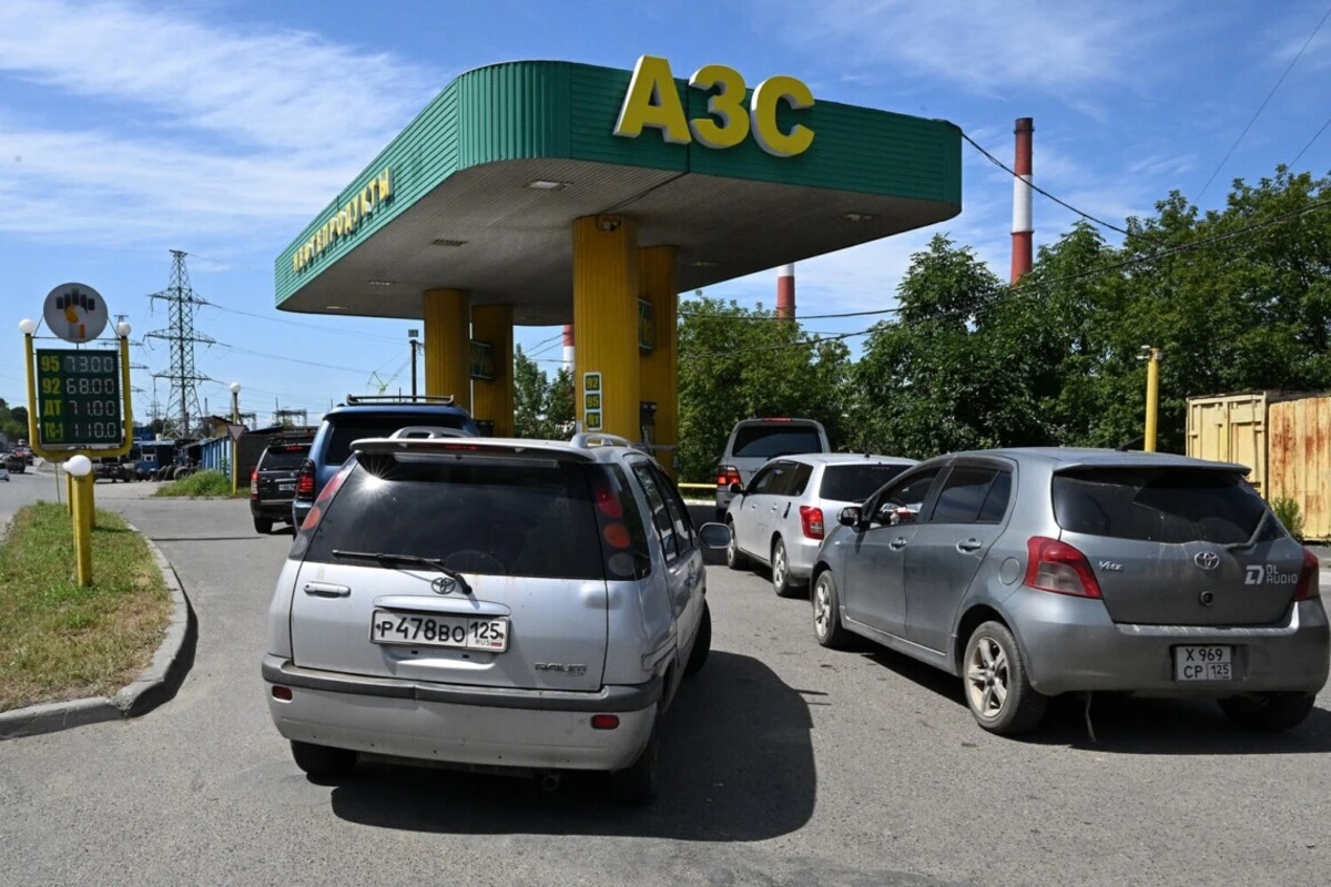 Топливный кризис в РФ: в Москве ввели лимиты на АЗС