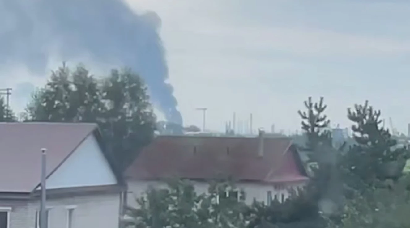 Силы обороны поразили самолет Су-34 и НПЗ в РФ, - Зеленский