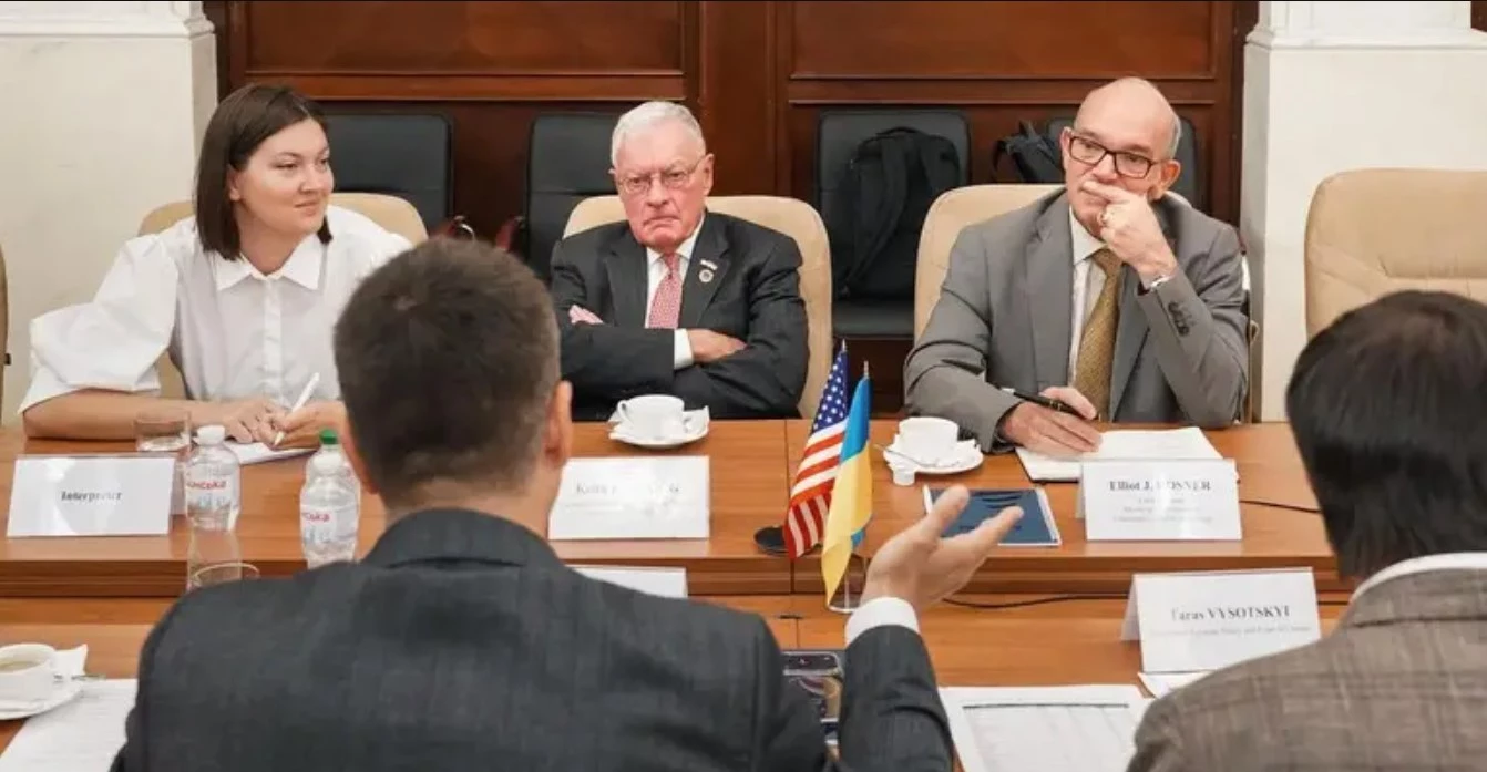 Кит Келлог приехал в Украину