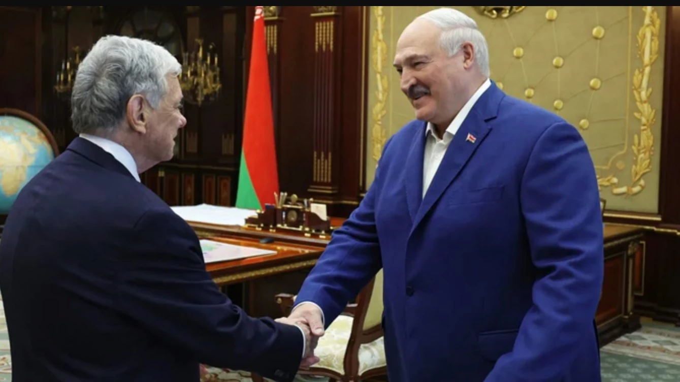Горілка, анекдоти та препарат для тих, хто худне: як американський дипломат потоваришував із Лукашенком