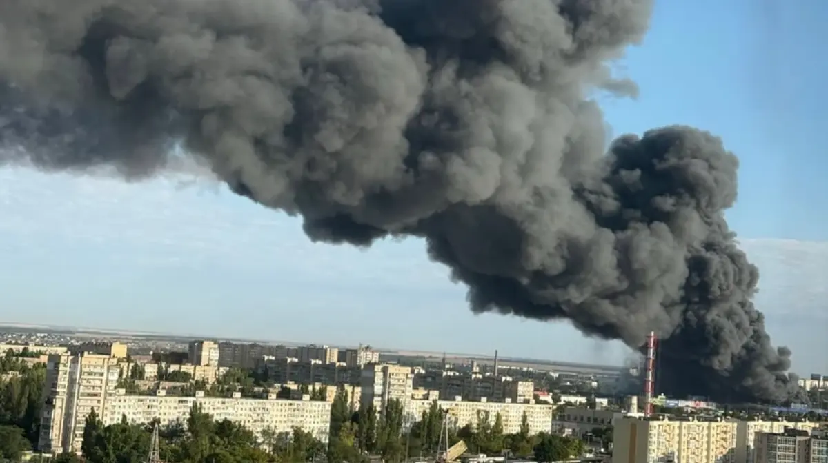 В Одессе утром после массированной атаки загорелись два гипермаркета 