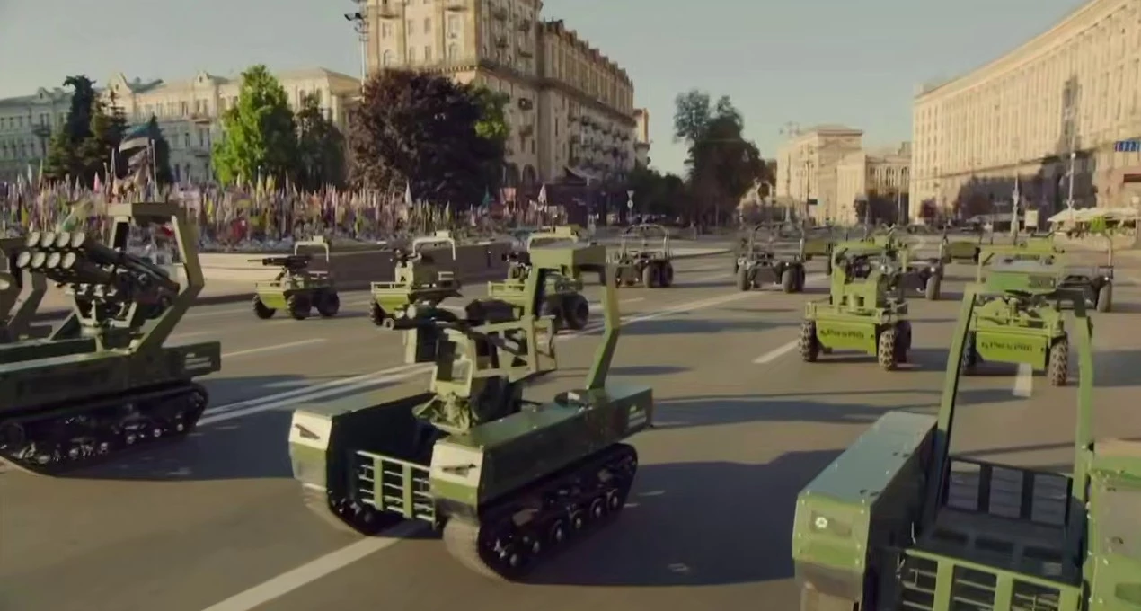 Стальная мощь и интеллект: в Киеве впервые в мире прошел парад роботизированных комплексов и дронов