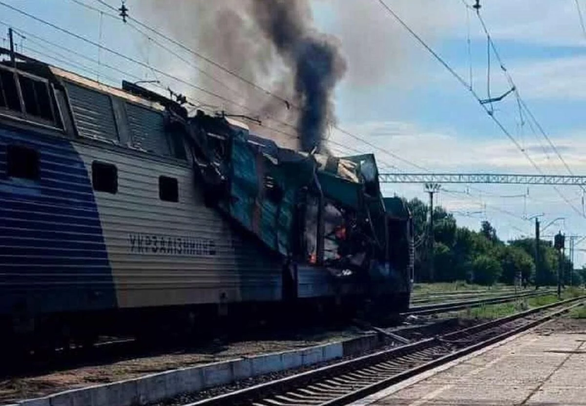 Вражеский дрон атаковал поезд в Николаевской области