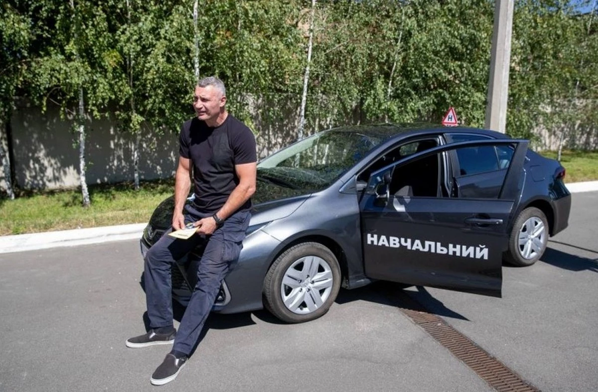 В Киеве открыли коммунальную автошколу для ветеранов с инвалидностью