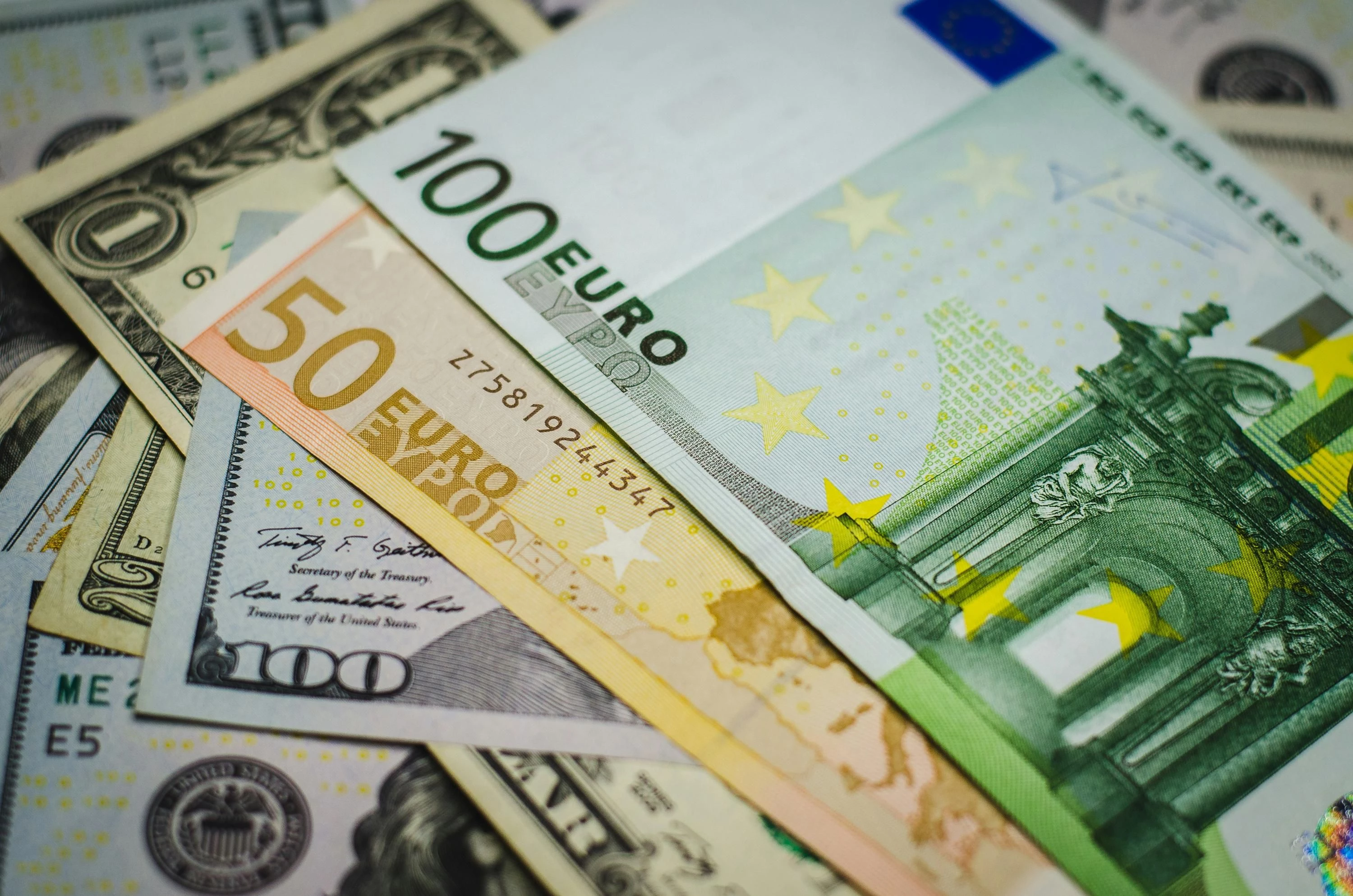 Вартість долара та євро: який актуальний курс в обмінниках