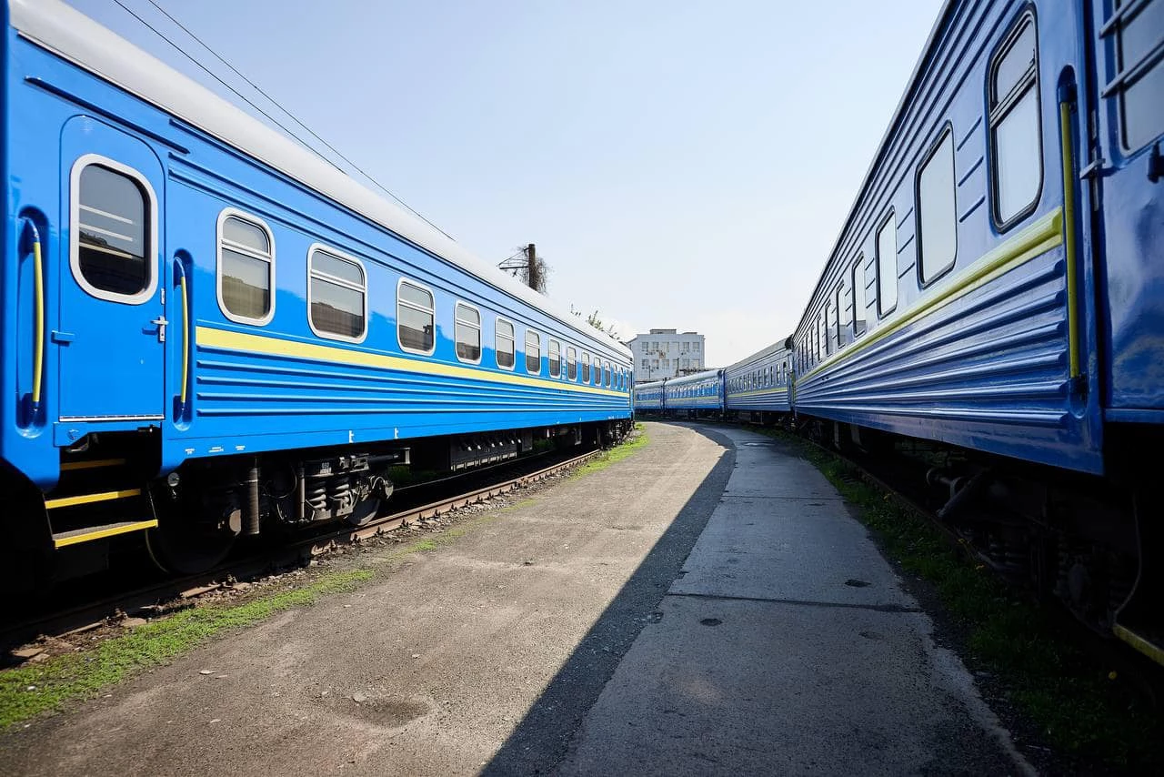 В Украине вторые сутки наблюдаются массовые задержки поездов
