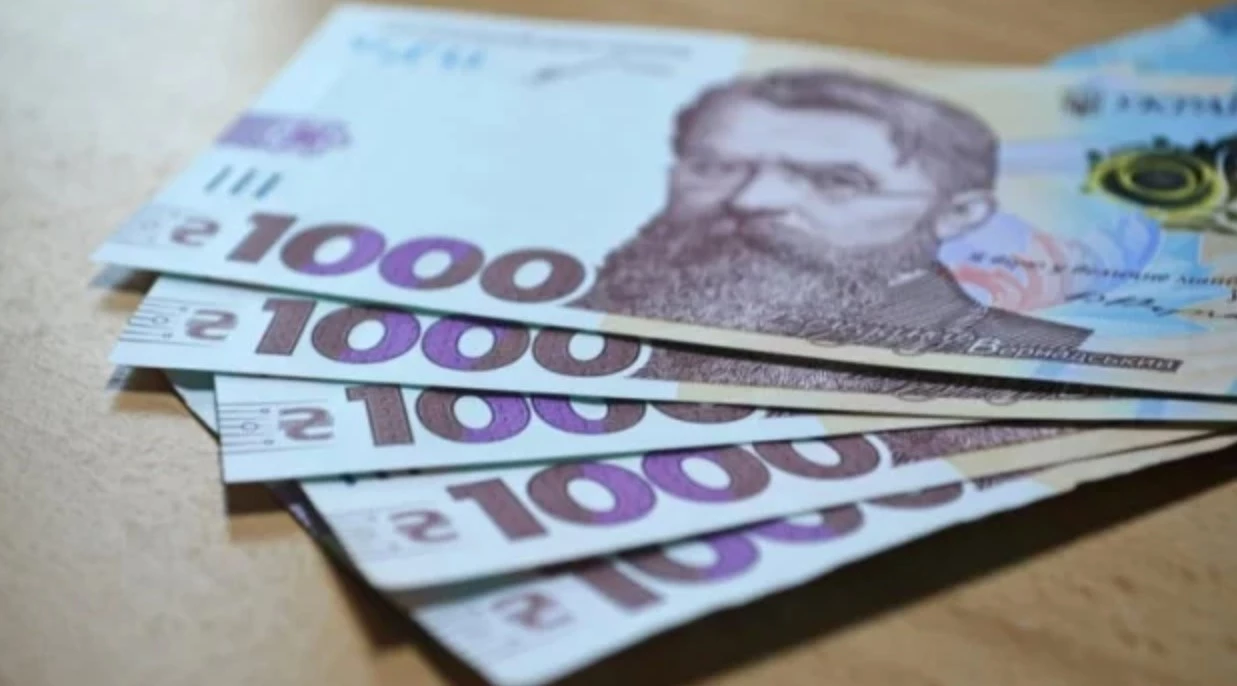 Регионы и отрасли: где в Украине платят под 80 тысяч, а где доходы упали до минимума