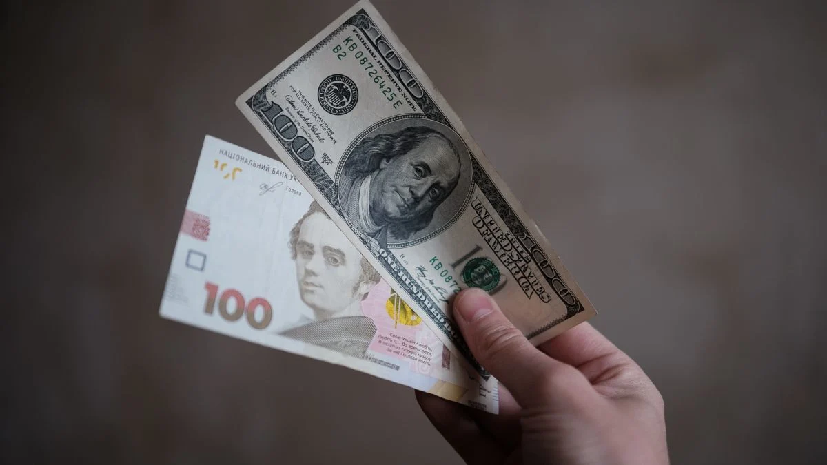 Курс доллара может достигнуть отметки 50 грн: экономист назвал возможную дату