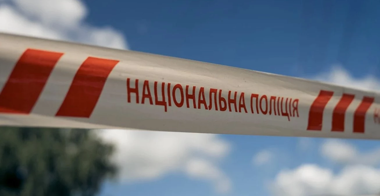 В Киеве мужчина пытался задушить мать и бросился на копа: полиция применила оружие