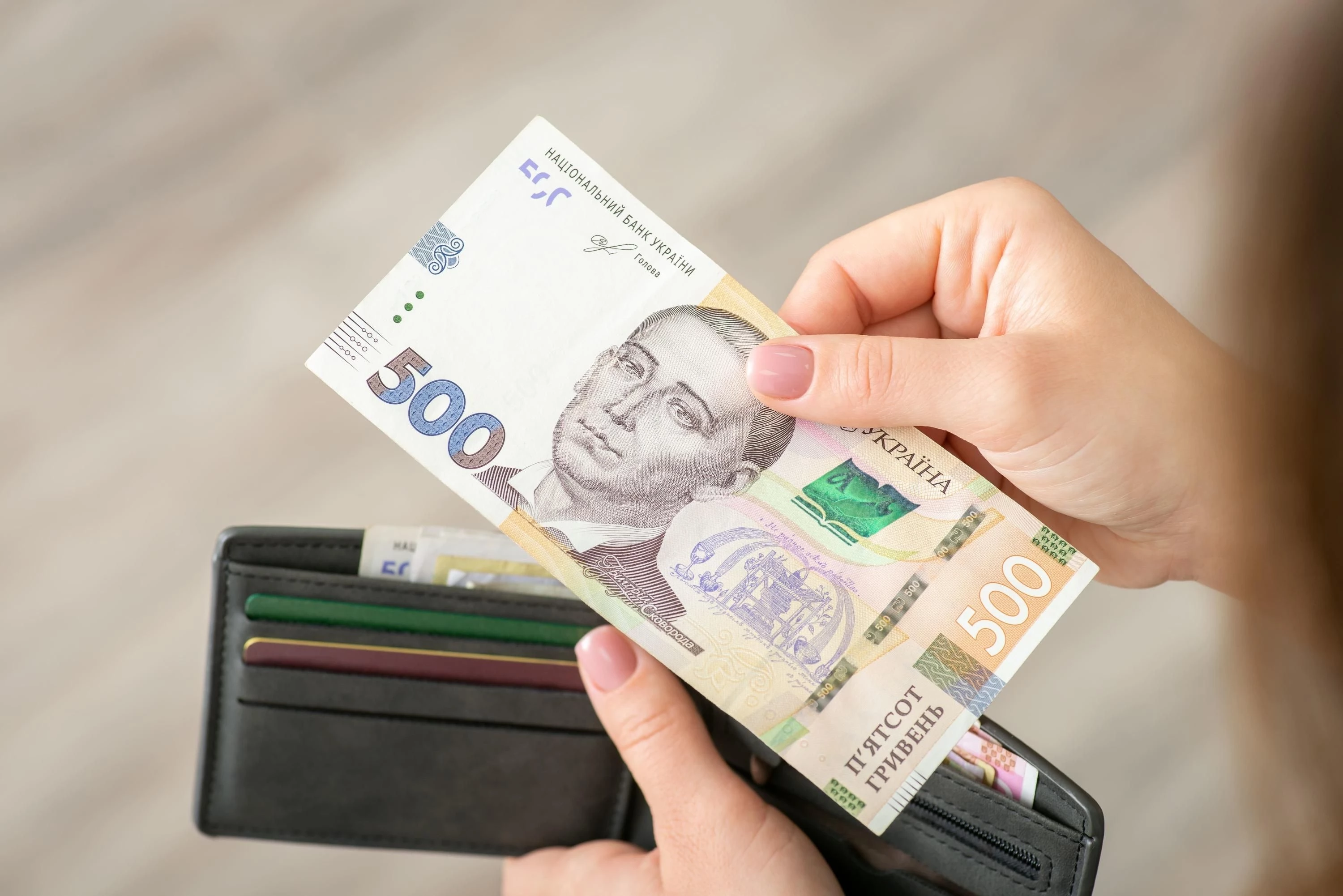 Сколько денег в Украине нужно зарабатывать, чтобы не экономить