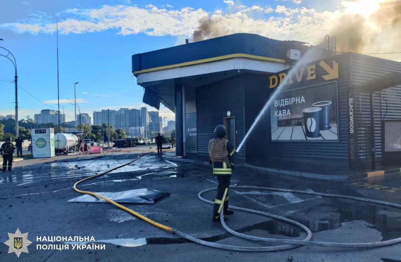 В Киеве в результате дроновой атаки поврежден McDonald's