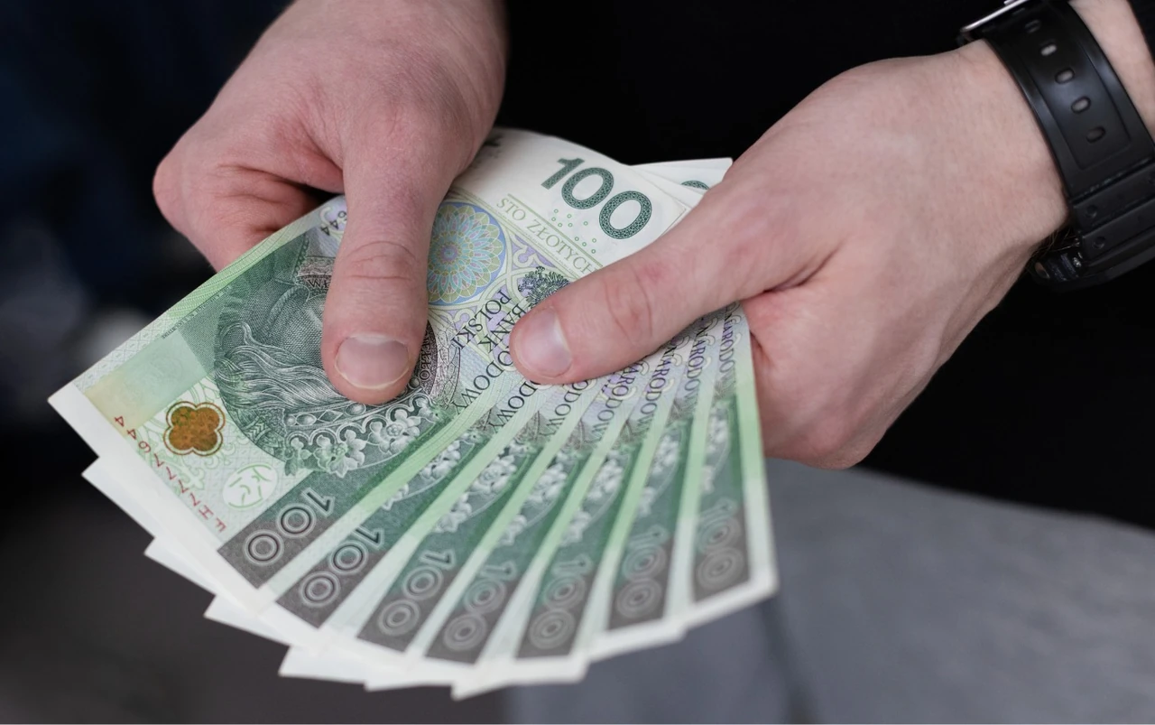 Зарплата в Польше превышает украинскую примерно в 3,5 раза: эксперт объяснил разрыв