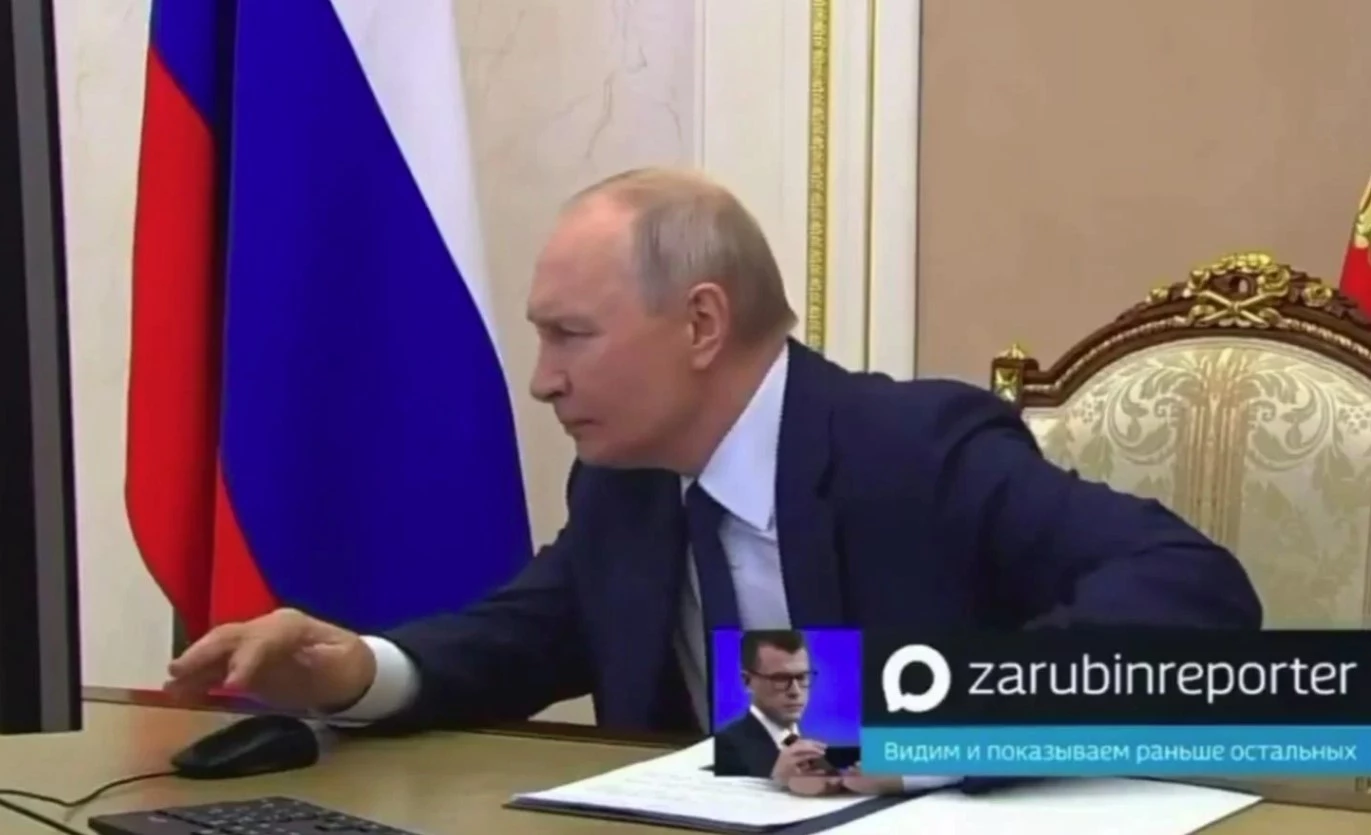 Проблемы со зрением и контроль над процессом: Путин опозорился с компьютером