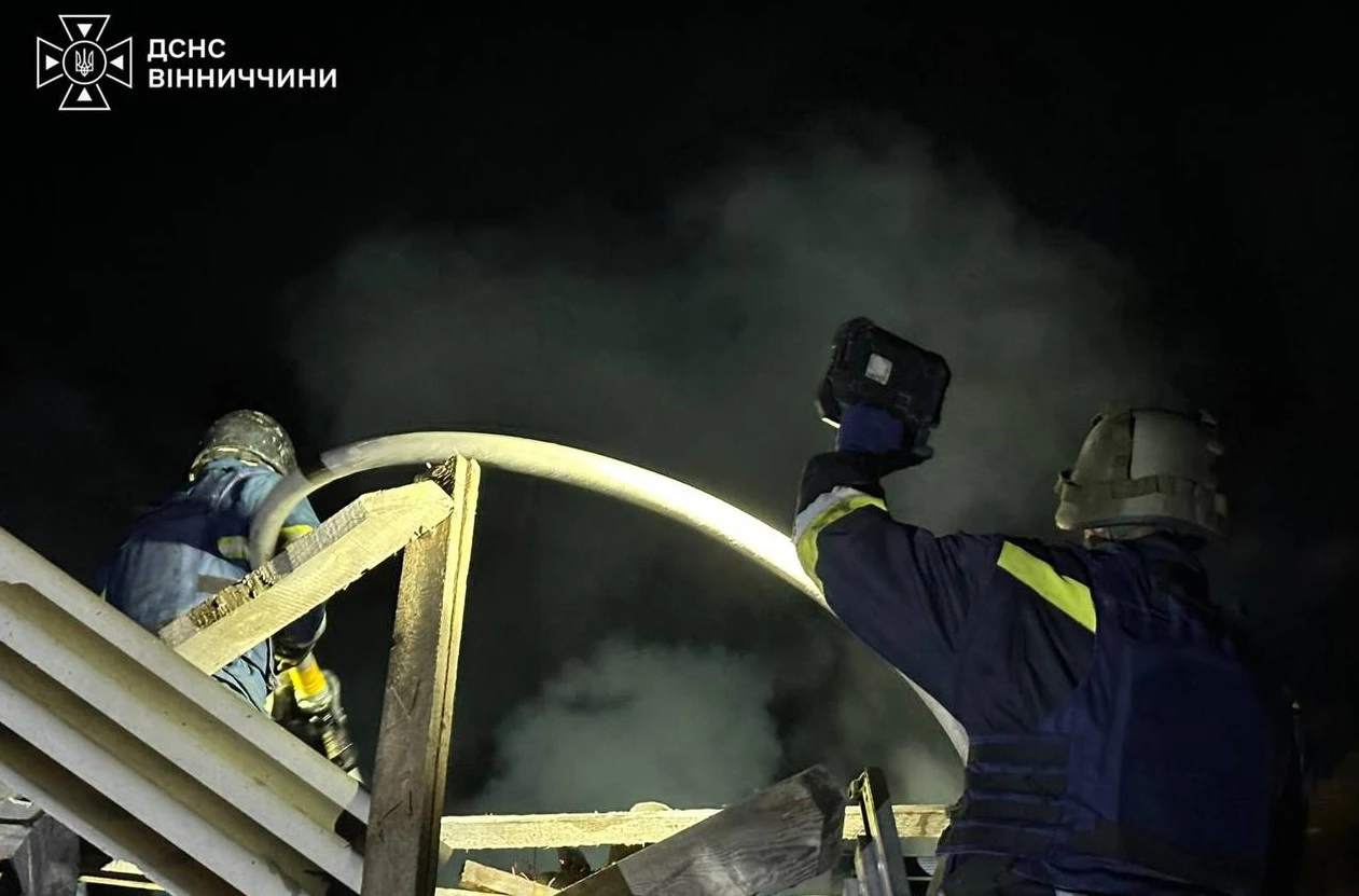 Після удару БПЛА у Вінницькій області спалахнула пожежа на об'єкті залізниці