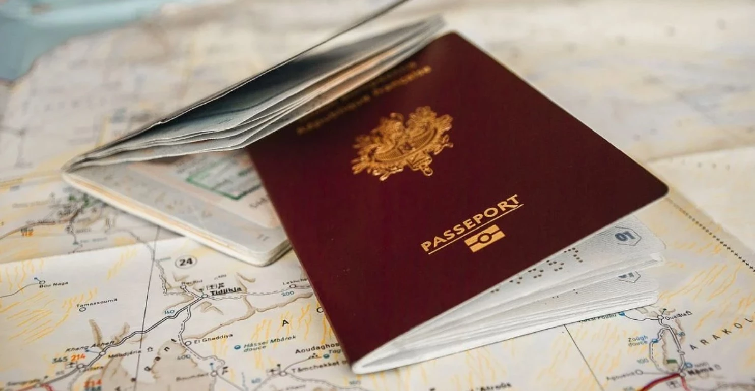 Безвіз вищого рівня: названо трьох людей у ​​світі, яким не потрібен паспорт для подорожей