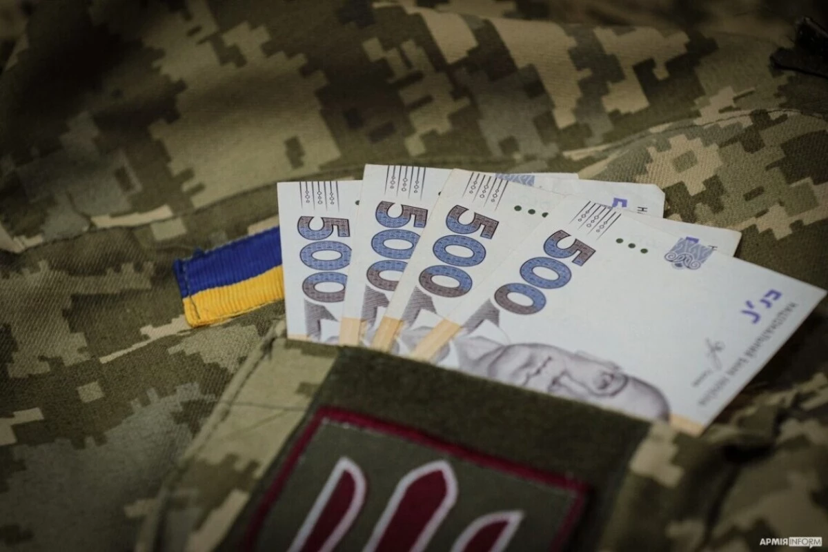 Никаких мотивационных контрактов с большими денежными выплатами для военных не будет, - нардеп
