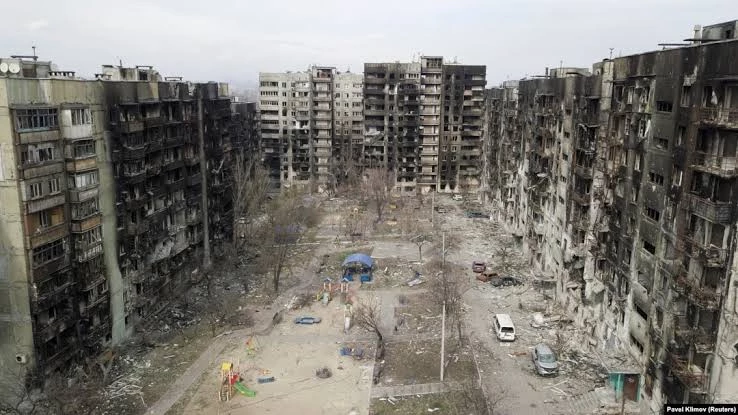 В Мариуполе оккупанты разрешили российским военным мародерить жилье: детали циничного решения