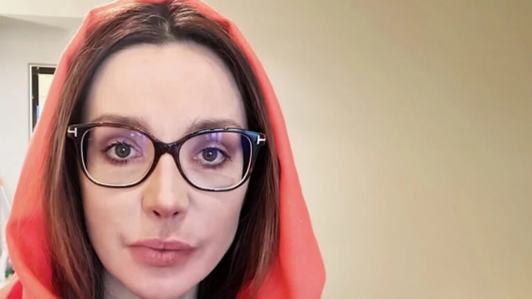 Зрадниця Оксана Марченко поскаржилася на загадкову хворобу та моторошні рани на тілі
