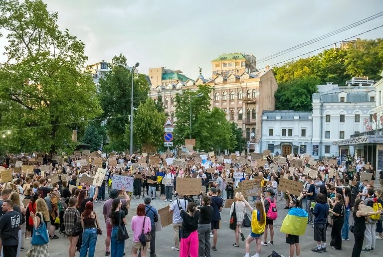 В Киеве пенсионерку оштрафовали из-за конфликта на «картонном майдане»