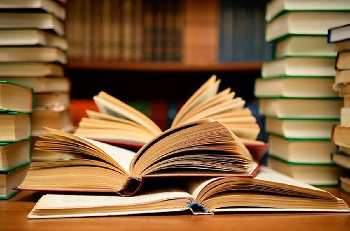 Лишь четверть школьных библиотек в Украине имеют достаточно книг — опрос МОН
