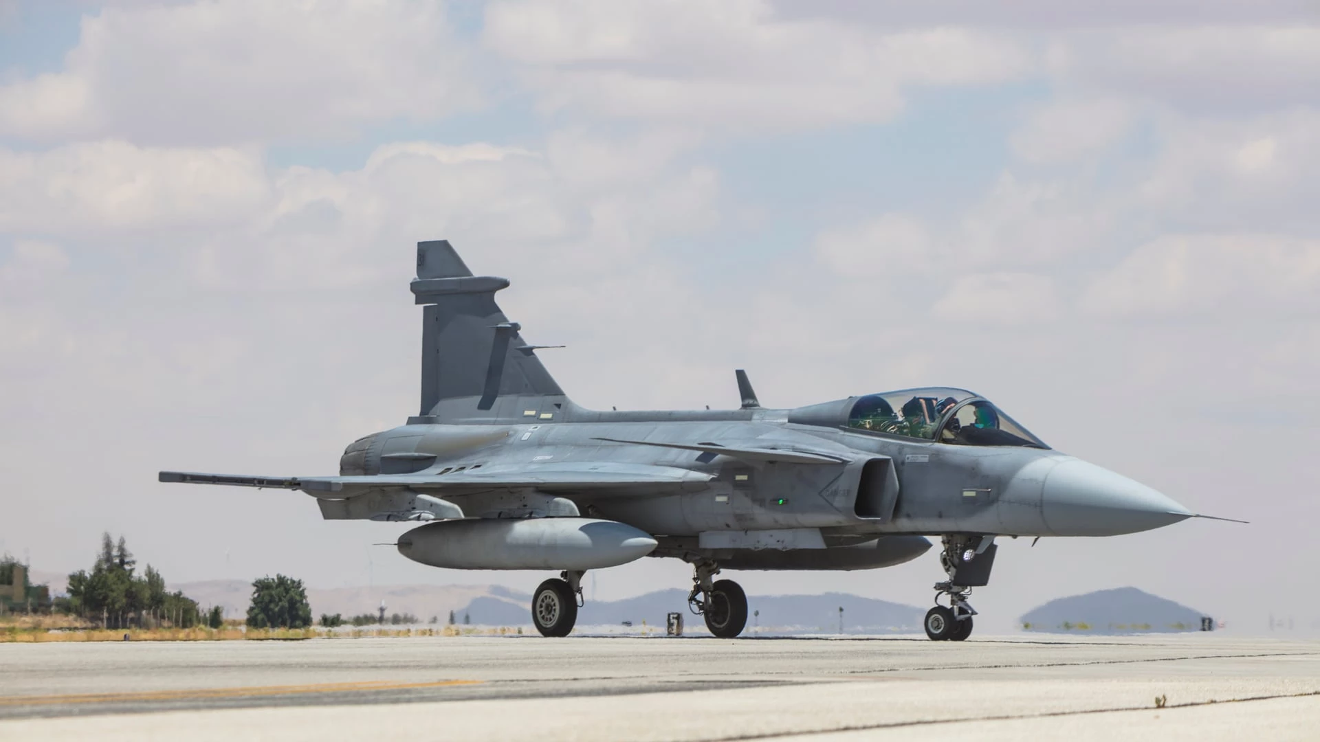 Шведские Gripen летят в Украину: Зеленский сделал заявление
