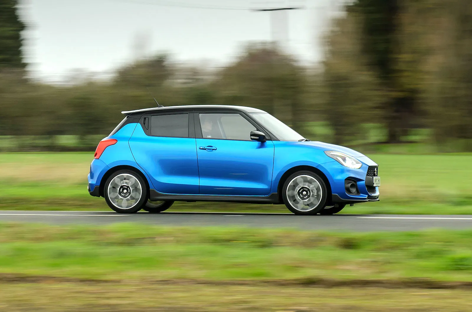 Бюджетно и без лишних хлопот: почему пенсионеры массово выбирают Suzuki Swift