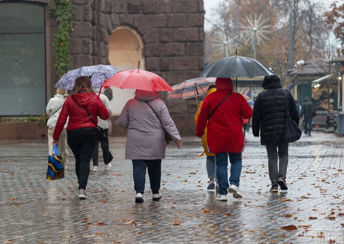 Шторм, ливни и до +20°C: прогноз погоды на 22 октября