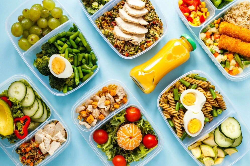 Какие продукты стоит добавить в рацион после 60 лет: топ-12 от диетологов для здоровья и долголетия