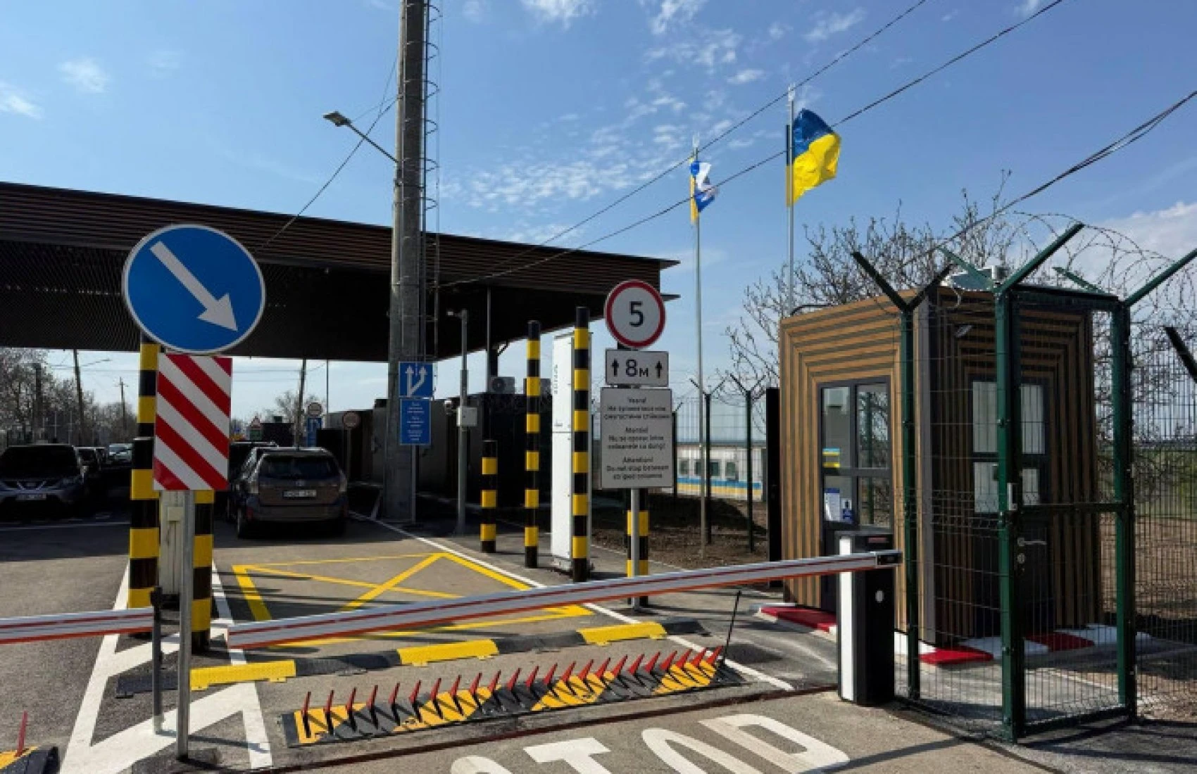 Украина ведет переговоры о переносе прикордонного контроля в соседние страны из-за обстрелов