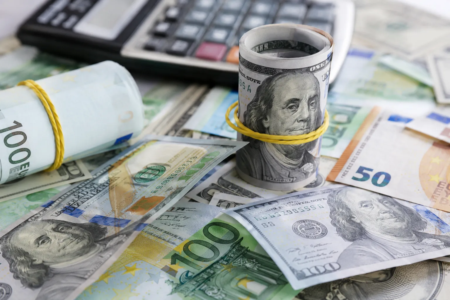 Долар подорожчав: свіжий курс валют в Україні на 28 жовтня