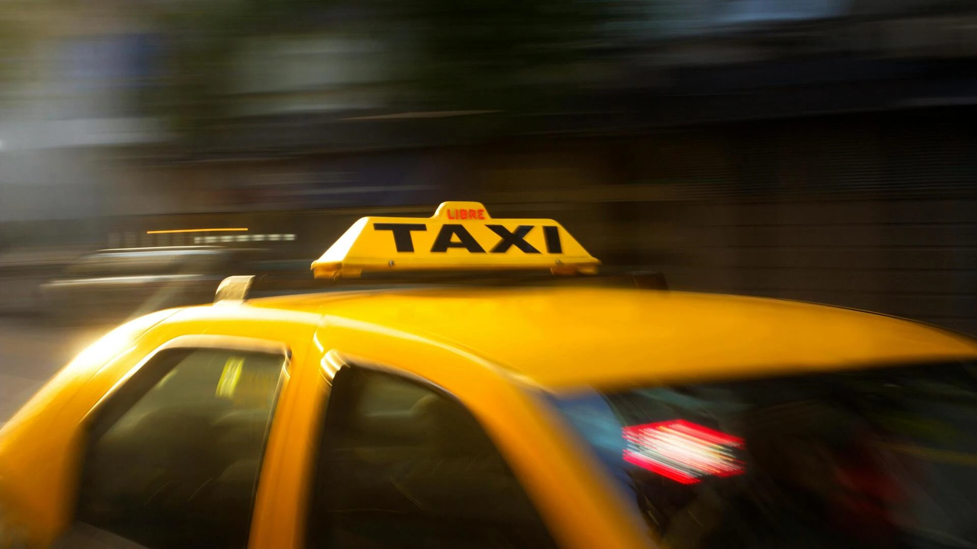 Цены на такси во время тревог ограничат: Кабмин подписал меморандум с Bolt, Uklon, Uber и OPTI